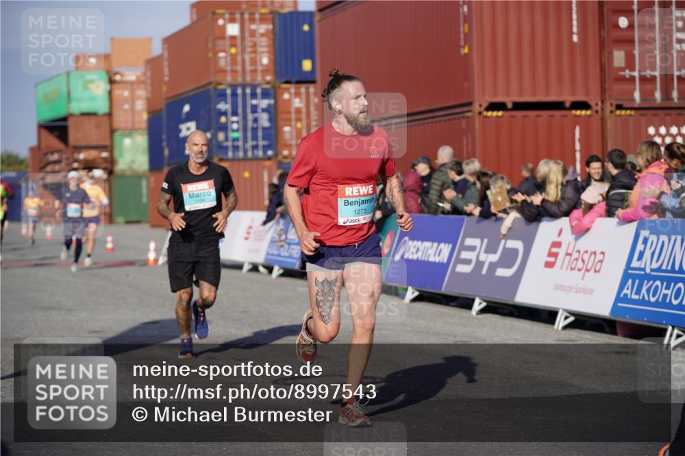03.10.2025 - Köhlbrandbrückenlauf Michael Burmester http://msf.ph/oto/8997543 03.10.2025 10:01:51 Ziel 1165, 1194, 1273, 1284, 1767, 2843, 2889, 3263, 3264 meine-sportfotos.de
