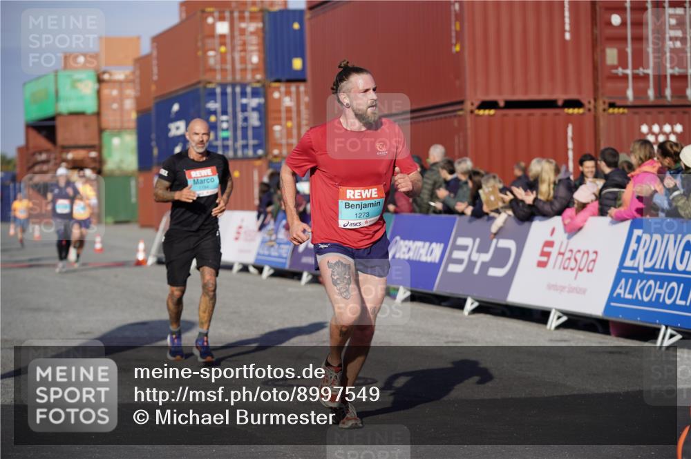 03.10.2025 - Köhlbrandbrückenlauf Michael Burmester http://msf.ph/oto/8997549 03.10.2025 10:01:51 Ziel 1165, 1194, 1273, 1284, 1767, 2843, 2889, 3263, 3264 meine-sportfotos.de