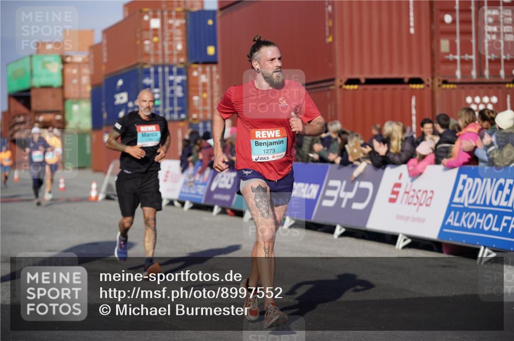 03.10.2025 - Köhlbrandbrückenlauf Michael Burmester http://msf.ph/oto/8997552 03.10.2025 10:01:51 Ziel 1165, 1194, 1273, 1284, 1767, 2843, 2889, 3263, 3264 meine-sportfotos.de