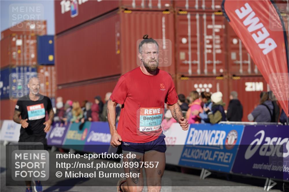 03.10.2025 - Köhlbrandbrückenlauf Michael Burmester http://msf.ph/oto/8997557 03.10.2025 10:01:52 Ziel 1182, 1194, 1273, 1284, 1474, 1767, 2843, 2889 meine-sportfotos.de