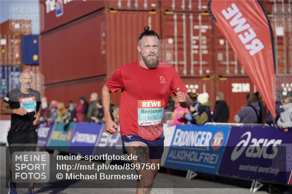 03.10.2025 - Köhlbrandbrückenlauf Michael Burmester http://msf.ph/oto/8997561 03.10.2025 10:01:52 Ziel 1182, 1194, 1273, 1284, 1474, 1767, 2843, 2889 meine-sportfotos.de