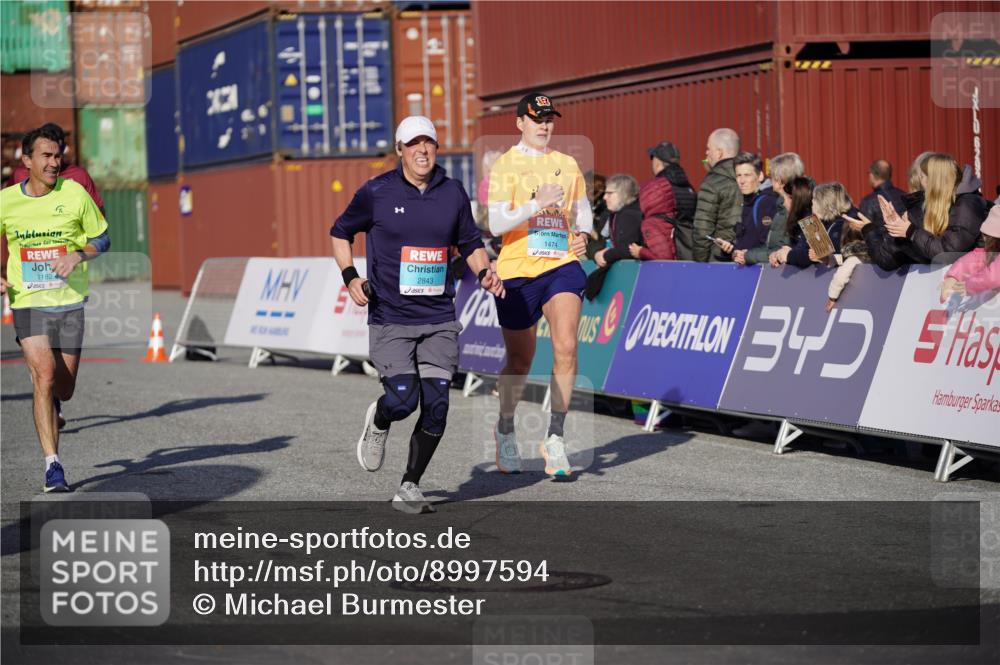 03.10.2025 - Köhlbrandbrückenlauf Michael Burmester http://msf.ph/oto/8997594 03.10.2025 10:01:55 Ziel 1182, 1194, 1273, 1474, 1767, 2843, 2889, 3118, 3444 meine-sportfotos.de