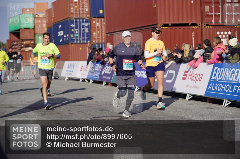 03.10.2025 - Köhlbrandbrückenlauf Michael Burmester http://msf.ph/oto/8997605 03.10.2025 10:01:56 Ziel 1182, 1194, 1273, 1380, 1474, 1767, 2843, 3118, 3444 meine-sportfotos.de