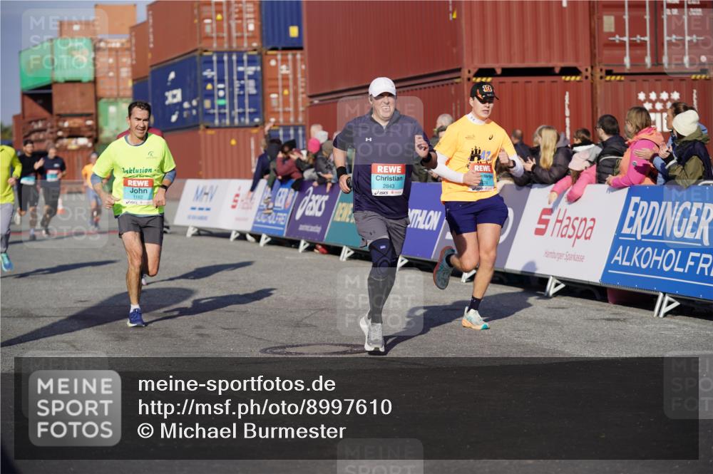 03.10.2025 - Köhlbrandbrückenlauf Michael Burmester http://msf.ph/oto/8997610 03.10.2025 10:01:56 Ziel 1182, 1194, 1273, 1380, 1474, 1767, 2843, 3118, 3444 meine-sportfotos.de