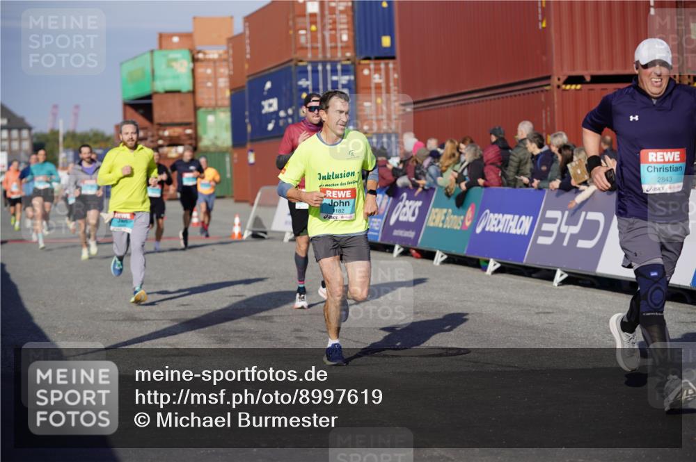 03.10.2025 - Köhlbrandbrückenlauf Michael Burmester http://msf.ph/oto/8997619 03.10.2025 10:01:57 Ziel 1182, 1194, 1205, 1273, 1280, 1380, 1474, 1767, 2843, 3118, 3139, 3444 meine-sportfotos.de