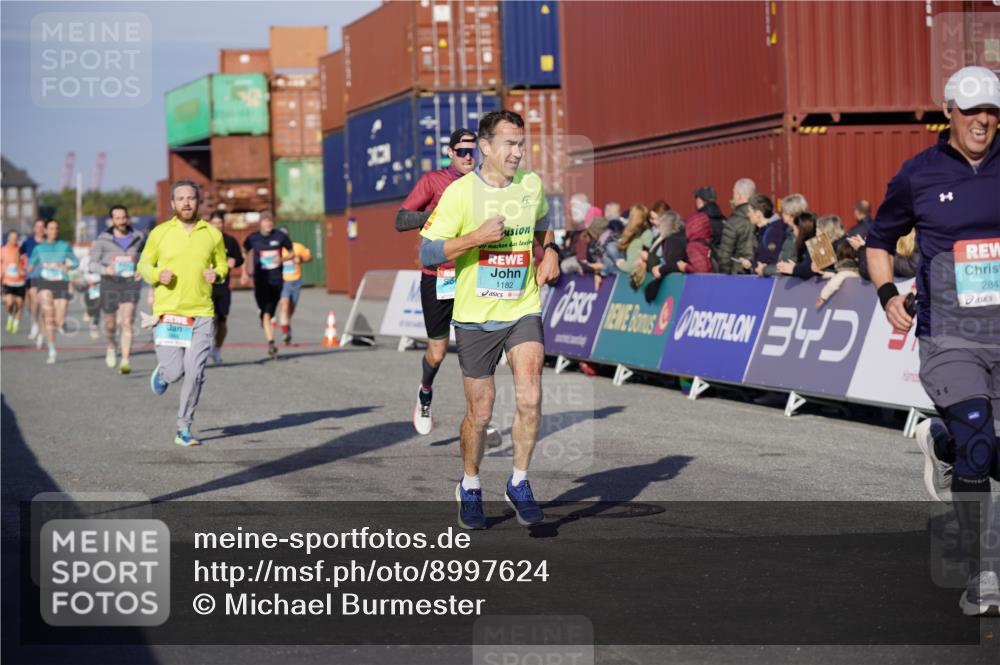 03.10.2025 - Köhlbrandbrückenlauf Michael Burmester http://msf.ph/oto/8997624 03.10.2025 10:01:57 Ziel 1182, 1194, 1205, 1273, 1280, 1380, 1474, 1767, 2843, 3118, 3139, 3444 meine-sportfotos.de