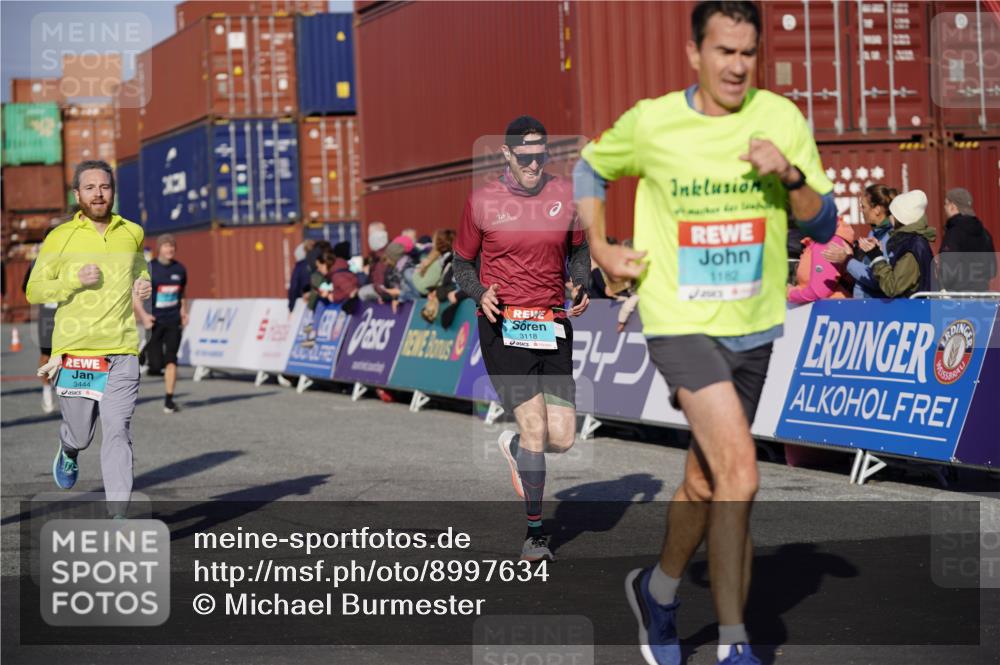03.10.2025 - Köhlbrandbrückenlauf Michael Burmester http://msf.ph/oto/8997634 03.10.2025 10:01:58 Ziel 1182, 1194, 1205, 1280, 1380, 1474, 1504, 2843, 3118, 3139, 3444, 3495 meine-sportfotos.de