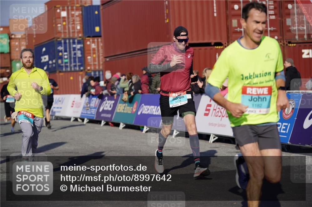 03.10.2025 - Köhlbrandbrückenlauf Michael Burmester http://msf.ph/oto/8997642 03.10.2025 10:01:58 Ziel 1182, 1194, 1205, 1280, 1380, 1474, 1504, 2843, 3118, 3139, 3444, 3495 meine-sportfotos.de