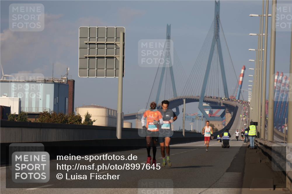 03.10.2025 - Köhlbrandbrückenlauf Luisa Fischer http://msf.ph/oto/8997645 03.10.2025 10:36:15 Position 3  meine-sportfotos.de