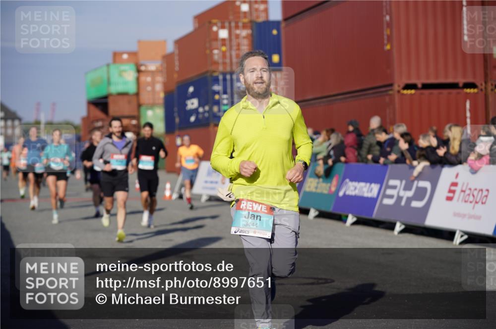 03.10.2025 - Köhlbrandbrückenlauf Michael Burmester http://msf.ph/oto/8997651 03.10.2025 10:01:59 Ziel 1182, 1205, 1280, 1357, 1380, 1474, 1504, 2843, 3118, 3139, 3444, 3495 meine-sportfotos.de