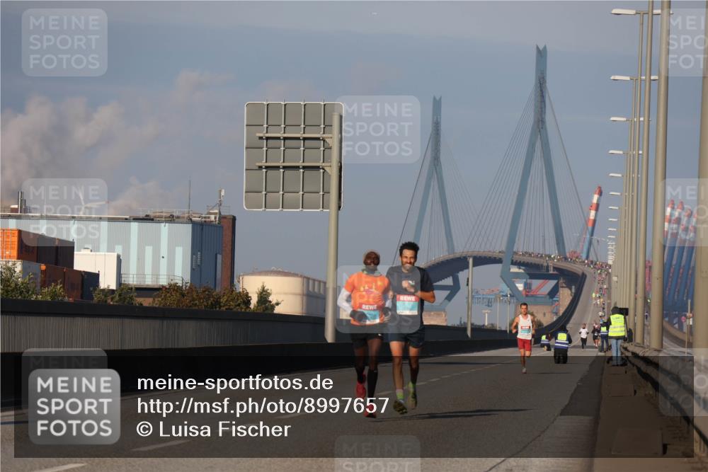 03.10.2025 - Köhlbrandbrückenlauf Luisa Fischer http://msf.ph/oto/8997657 03.10.2025 10:36:16 Position 3  meine-sportfotos.de