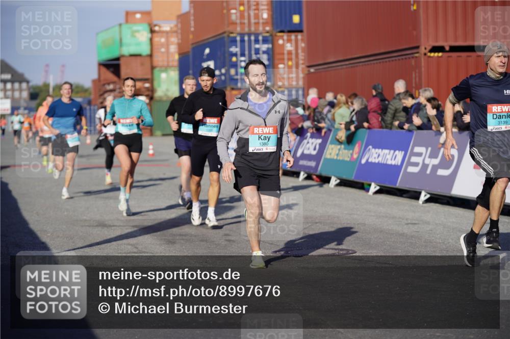03.10.2025 - Köhlbrandbrückenlauf Michael Burmester http://msf.ph/oto/8997676 03.10.2025 10:02:01 Ziel 1182, 1205, 1280, 1292, 1357, 1380, 1474, 1504, 2843, 3118, 3139, 3165, 3444, 3495 meine-sportfotos.de