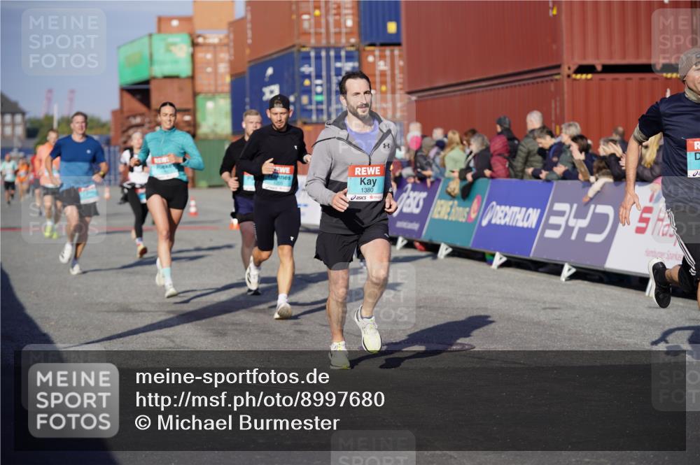 03.10.2025 - Köhlbrandbrückenlauf Michael Burmester http://msf.ph/oto/8997680 03.10.2025 10:02:01 Ziel 1182, 1205, 1280, 1292, 1357, 1380, 1474, 1504, 2843, 3118, 3139, 3165, 3444, 3495 meine-sportfotos.de