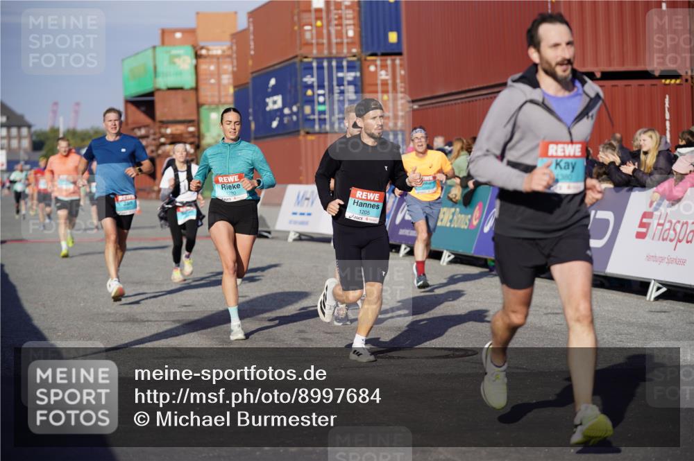 03.10.2025 - Köhlbrandbrückenlauf Michael Burmester http://msf.ph/oto/8997684 03.10.2025 10:02:02 Ziel 1182, 1205, 1280, 1292, 1357, 1380, 1474, 1504, 2843, 3118, 3139, 3165, 3444, 3495 meine-sportfotos.de