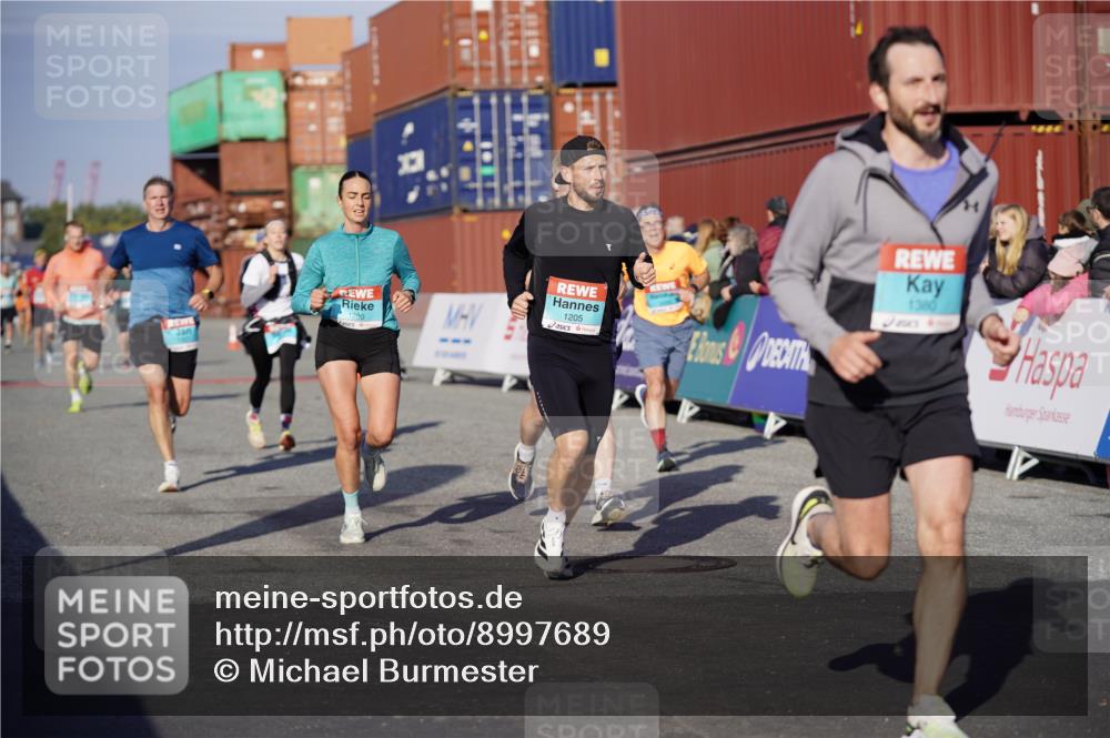 03.10.2025 - Köhlbrandbrückenlauf Michael Burmester http://msf.ph/oto/8997689 03.10.2025 10:02:02 Ziel 1182, 1205, 1280, 1292, 1357, 1380, 1474, 1504, 2843, 3118, 3139, 3165, 3444, 3495 meine-sportfotos.de