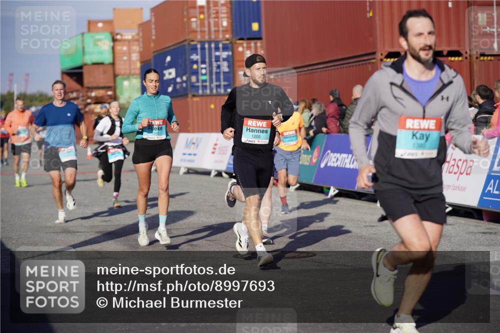 03.10.2025 - Köhlbrandbrückenlauf Michael Burmester http://msf.ph/oto/8997693 03.10.2025 10:02:02 Ziel 1182, 1205, 1280, 1292, 1357, 1380, 1474, 1504, 2843, 3118, 3139, 3165, 3444, 3495 meine-sportfotos.de