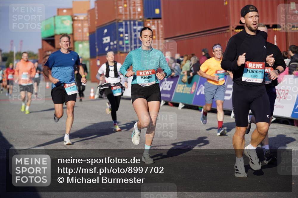 03.10.2025 - Köhlbrandbrückenlauf Michael Burmester http://msf.ph/oto/8997702 03.10.2025 10:02:03 Ziel 1182, 1205, 1280, 1292, 1357, 1380, 1474, 1504, 2843, 3118, 3139, 3165, 3444, 3495 meine-sportfotos.de