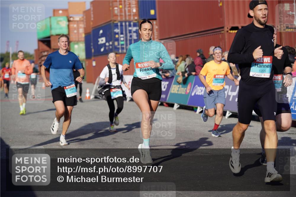 03.10.2025 - Köhlbrandbrückenlauf Michael Burmester http://msf.ph/oto/8997707 03.10.2025 10:02:03 Ziel 1182, 1205, 1280, 1292, 1357, 1380, 1474, 1504, 2843, 3118, 3139, 3165, 3444, 3495 meine-sportfotos.de