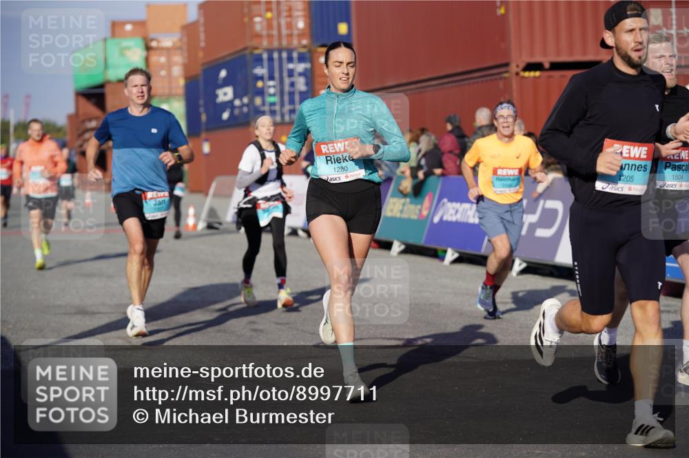03.10.2025 - Köhlbrandbrückenlauf Michael Burmester http://msf.ph/oto/8997711 03.10.2025 10:02:04 Ziel 1182, 1205, 1280, 1292, 1357, 1380, 1474, 1504, 1966, 3118, 3139, 3165, 3444, 3495 meine-sportfotos.de