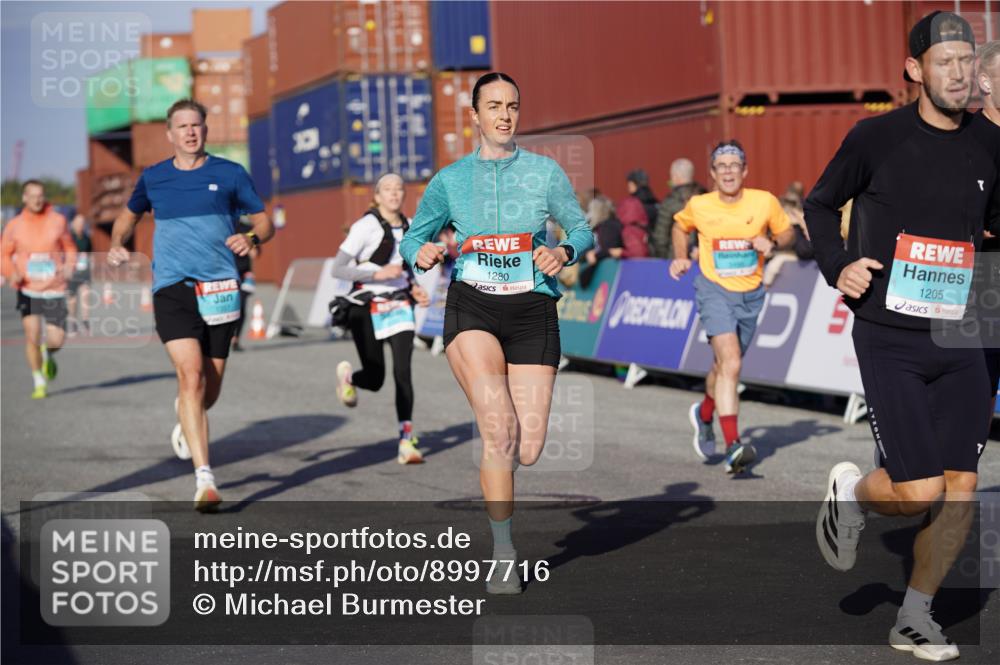 03.10.2025 - Köhlbrandbrückenlauf Michael Burmester http://msf.ph/oto/8997716 03.10.2025 10:02:04 Ziel 1182, 1205, 1280, 1292, 1357, 1380, 1474, 1504, 1966, 3118, 3139, 3165, 3444, 3495 meine-sportfotos.de
