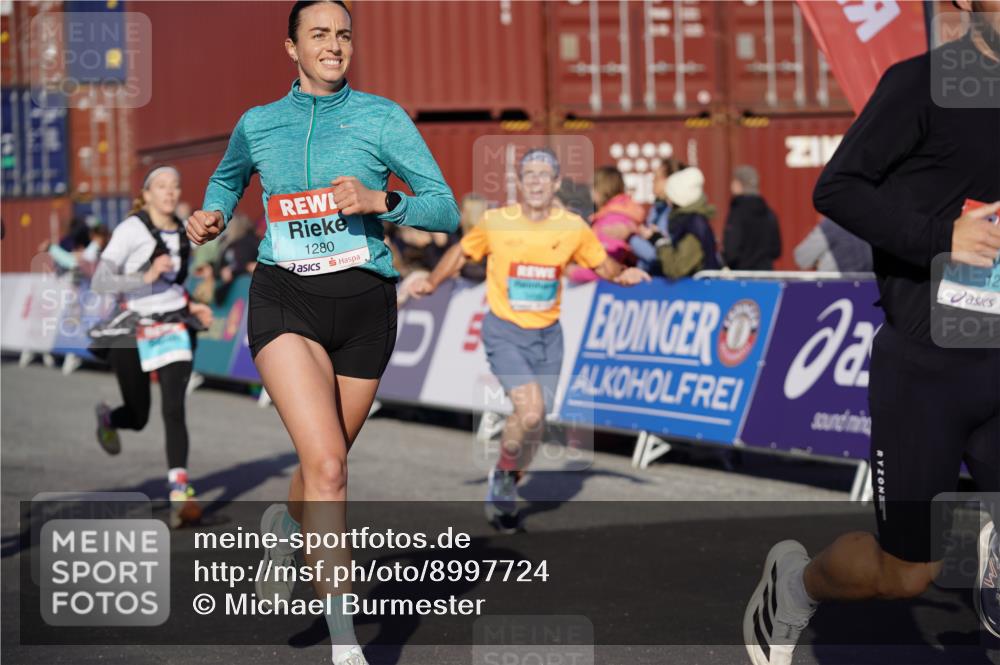 03.10.2025 - Köhlbrandbrückenlauf Michael Burmester http://msf.ph/oto/8997724 03.10.2025 10:02:04 Ziel 1182, 1205, 1280, 1292, 1357, 1380, 1474, 1504, 1966, 3118, 3139, 3165, 3444, 3495 meine-sportfotos.de