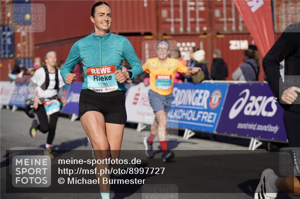 03.10.2025 - Köhlbrandbrückenlauf Michael Burmester http://msf.ph/oto/8997727 03.10.2025 10:02:04 Ziel 1182, 1205, 1280, 1292, 1357, 1380, 1474, 1504, 1966, 3118, 3139, 3165, 3444, 3495 meine-sportfotos.de