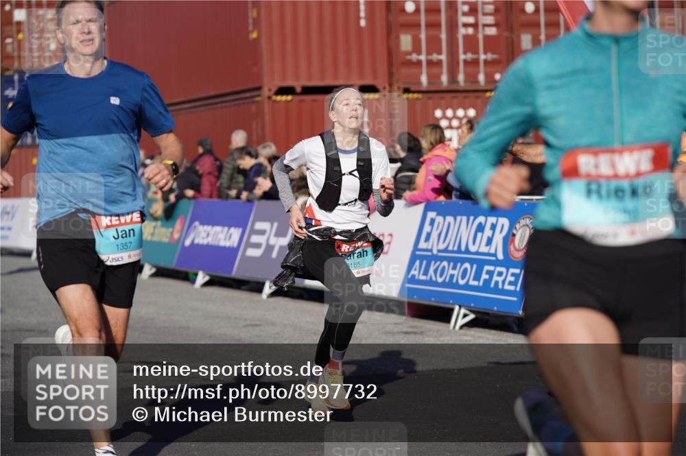 03.10.2025 - Köhlbrandbrückenlauf Michael Burmester http://msf.ph/oto/8997732 03.10.2025 10:02:05 Ziel 1205, 1280, 1292, 1357, 1380, 1504, 1966, 3118, 3139, 3165, 3444, 3495 meine-sportfotos.de