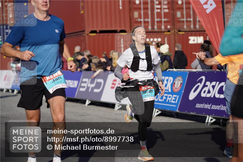 03.10.2025 - Köhlbrandbrückenlauf Michael Burmester http://msf.ph/oto/8997738 03.10.2025 10:02:05 Ziel 1205, 1280, 1292, 1357, 1380, 1504, 1966, 3118, 3139, 3165, 3444, 3495 meine-sportfotos.de