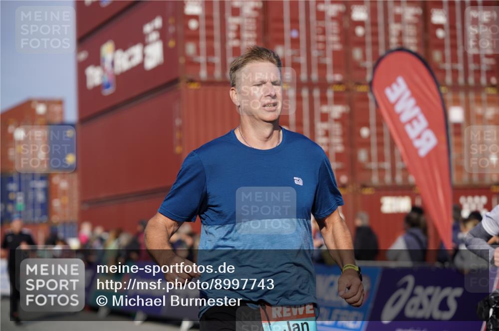03.10.2025 - Köhlbrandbrückenlauf Michael Burmester http://msf.ph/oto/8997743 03.10.2025 10:02:06 Ziel 1205, 1219, 1280, 1292, 1357, 1380, 1493, 1504, 1966, 3139, 3165, 3444, 3495 meine-sportfotos.de