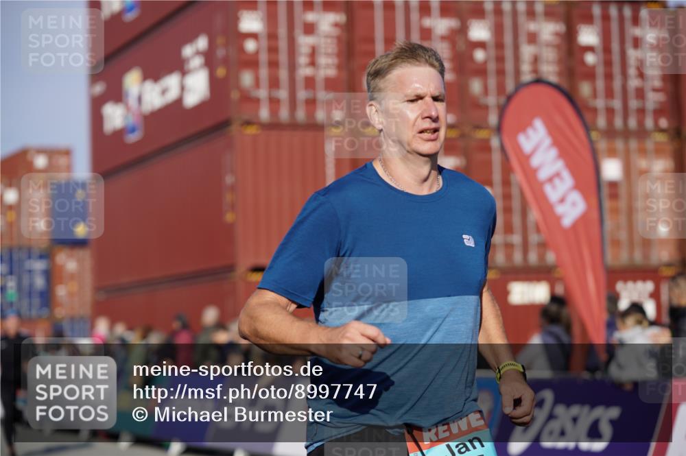 03.10.2025 - Köhlbrandbrückenlauf Michael Burmester http://msf.ph/oto/8997747 03.10.2025 10:02:06 Ziel 1205, 1219, 1280, 1292, 1357, 1380, 1493, 1504, 1966, 3139, 3165, 3444, 3495 meine-sportfotos.de