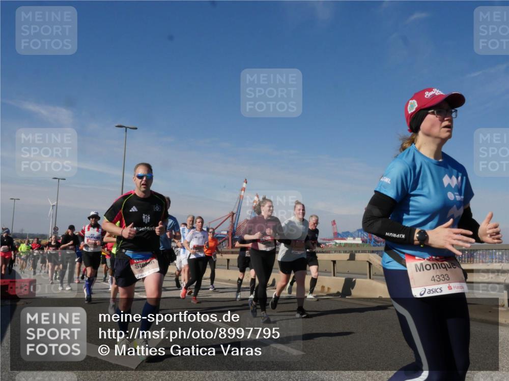 03.10.2025 - Köhlbrandbrückenlauf Matties Gatica Varas http://msf.ph/oto/8997795 03.10.2025 12:49:16 Position 2 4333 meine-sportfotos.de