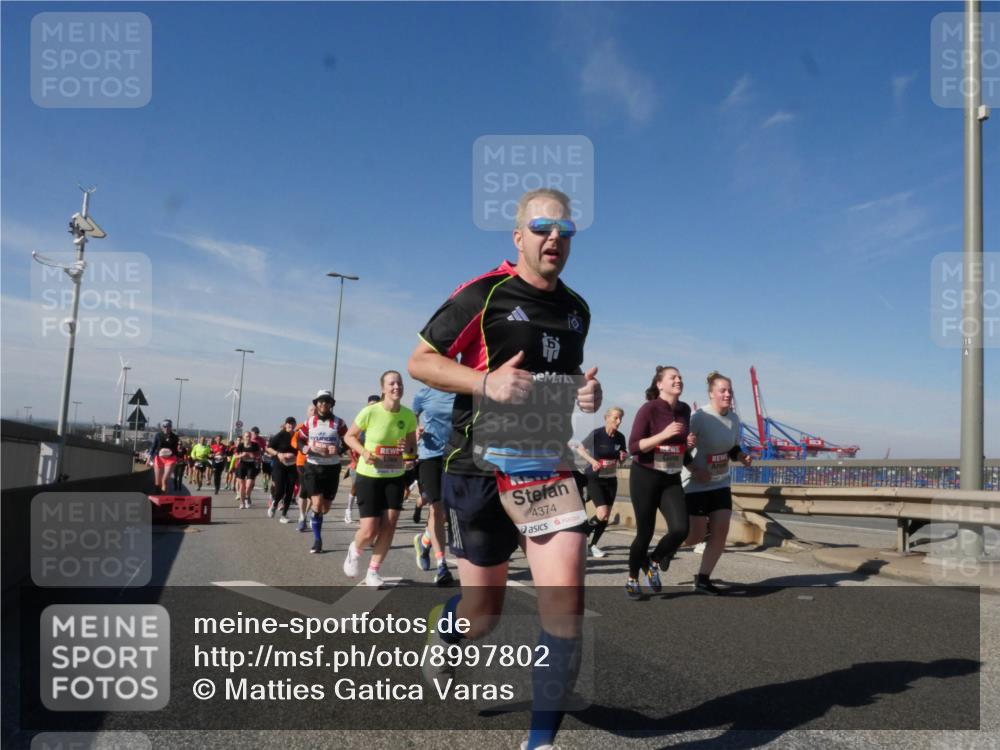 03.10.2025 - Köhlbrandbrückenlauf Matties Gatica Varas http://msf.ph/oto/8997802 03.10.2025 12:49:17 Position 2 7, 4374 meine-sportfotos.de