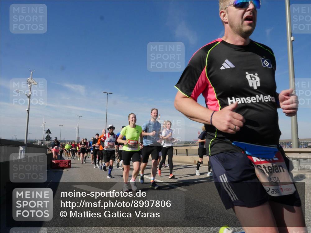 03.10.2025 - Köhlbrandbrückenlauf Matties Gatica Varas http://msf.ph/oto/8997806 03.10.2025 12:49:18 Position 2 4374 meine-sportfotos.de