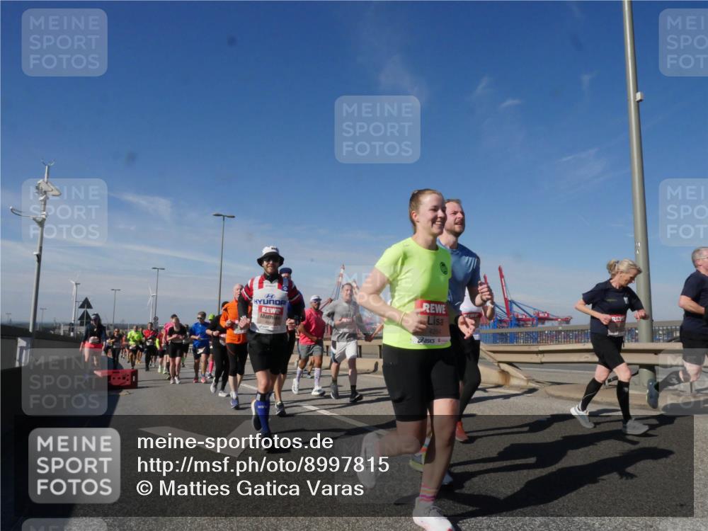 03.10.2025 - Köhlbrandbrückenlauf Matties Gatica Varas http://msf.ph/oto/8997815 03.10.2025 12:49:19 Position 2 4264 meine-sportfotos.de