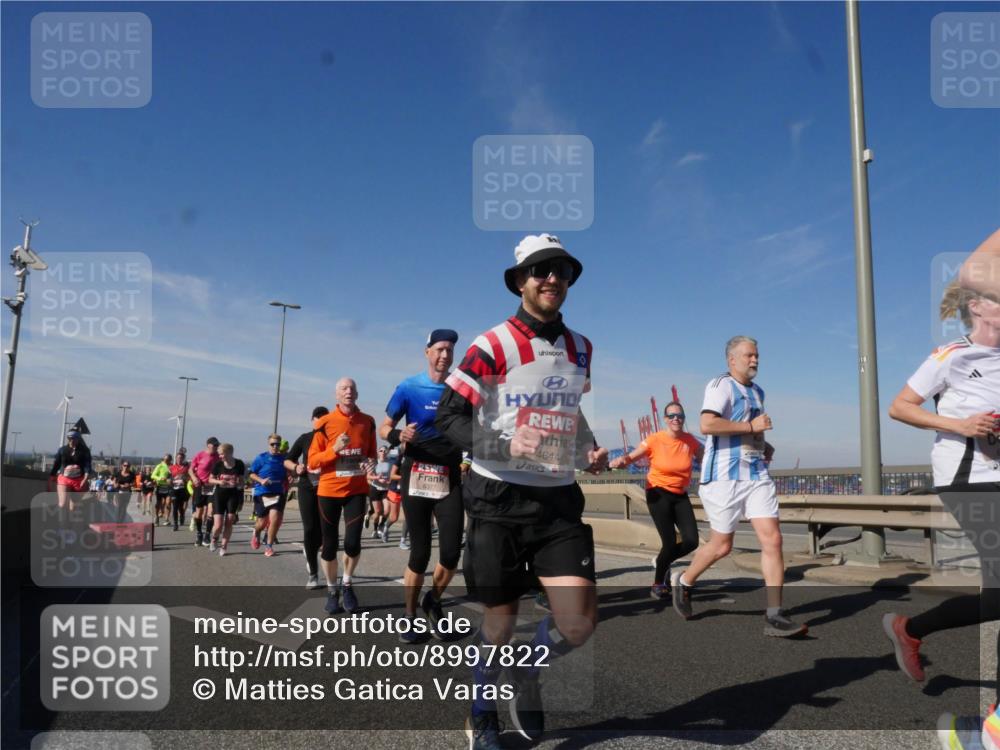03.10.2025 - Köhlbrandbrückenlauf Matties Gatica Varas http://msf.ph/oto/8997822 03.10.2025 12:49:20 Position 2 6377, 4644 meine-sportfotos.de
