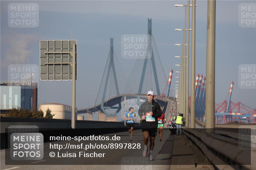 03.10.2025 - Köhlbrandbrückenlauf Luisa Fischer http://msf.ph/oto/8997828 03.10.2025 10:37:19 Position 3 77777 meine-sportfotos.de
