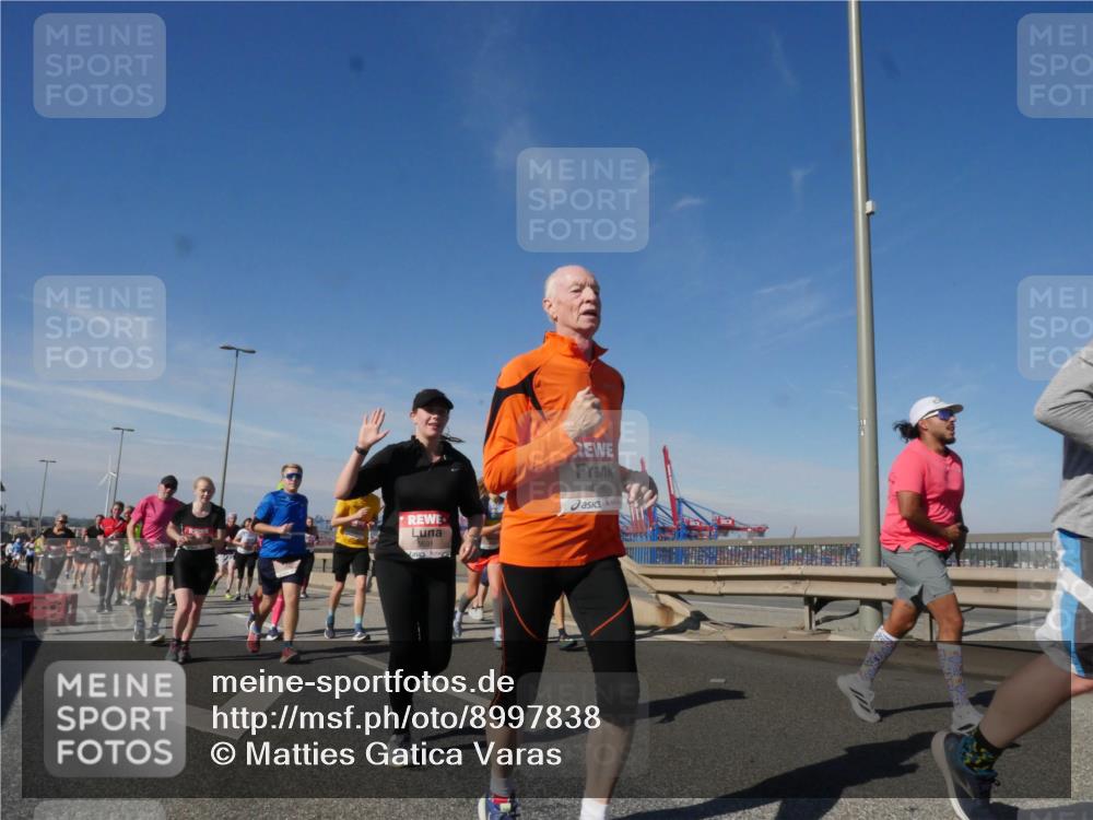 03.10.2025 - Köhlbrandbrückenlauf Matties Gatica Varas http://msf.ph/oto/8997838 03.10.2025 12:49:21 Position 2 4796 meine-sportfotos.de