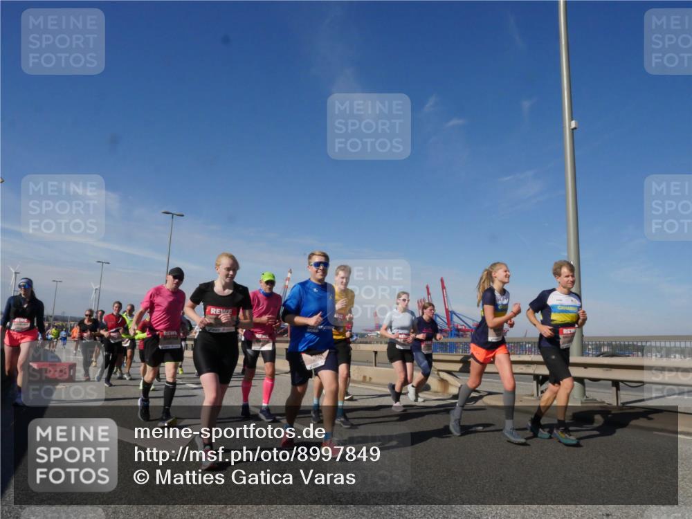 03.10.2025 - Köhlbrandbrückenlauf Matties Gatica Varas http://msf.ph/oto/8997849 03.10.2025 12:49:23 Position 2  meine-sportfotos.de
