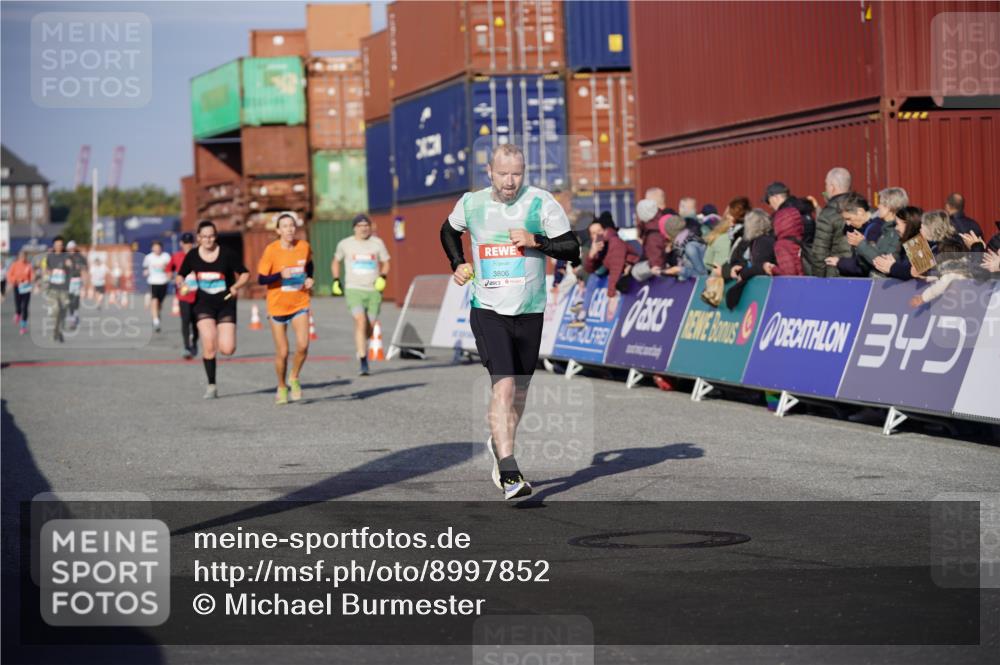 03.10.2025 - Köhlbrandbrückenlauf Michael Burmester http://msf.ph/oto/8997852 03.10.2025 10:02:14 Ziel 1219, 1493, 1776, 1966, 2849, 3316, 3806 meine-sportfotos.de