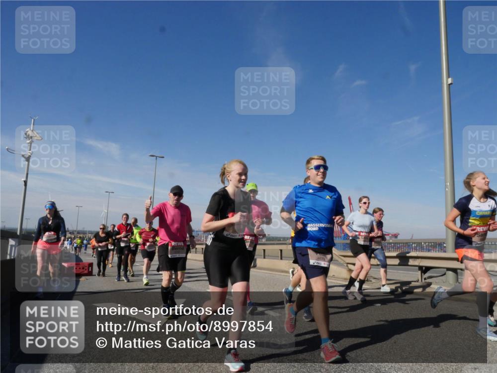 03.10.2025 - Köhlbrandbrückenlauf Matties Gatica Varas http://msf.ph/oto/8997854 03.10.2025 12:49:23 Position 2 4672 meine-sportfotos.de