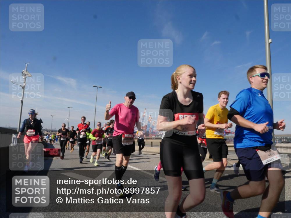03.10.2025 - Köhlbrandbrückenlauf Matties Gatica Varas http://msf.ph/oto/8997857 03.10.2025 12:49:24 Position 2 4591, 4672 meine-sportfotos.de