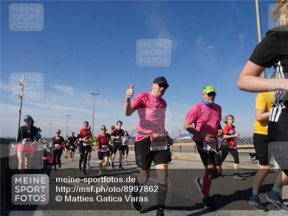 03.10.2025 - Köhlbrandbrückenlauf Matties Gatica Varas http://msf.ph/oto/8997862 03.10.2025 12:49:24 Position 2 5731 meine-sportfotos.de
