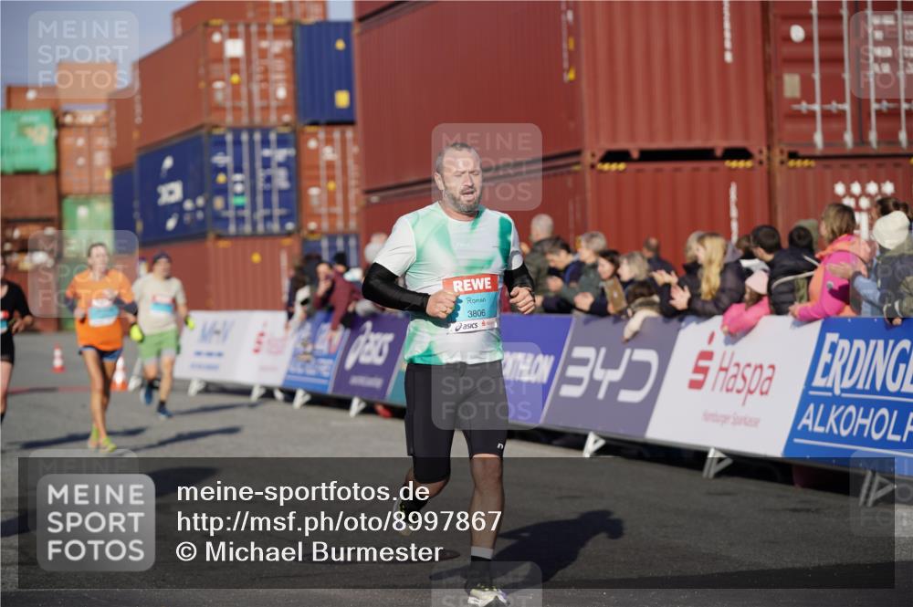 03.10.2025 - Köhlbrandbrückenlauf Michael Burmester http://msf.ph/oto/8997867 03.10.2025 10:02:15 Ziel 1219, 1493, 1776, 1966, 2849, 3224, 3316, 3806 meine-sportfotos.de