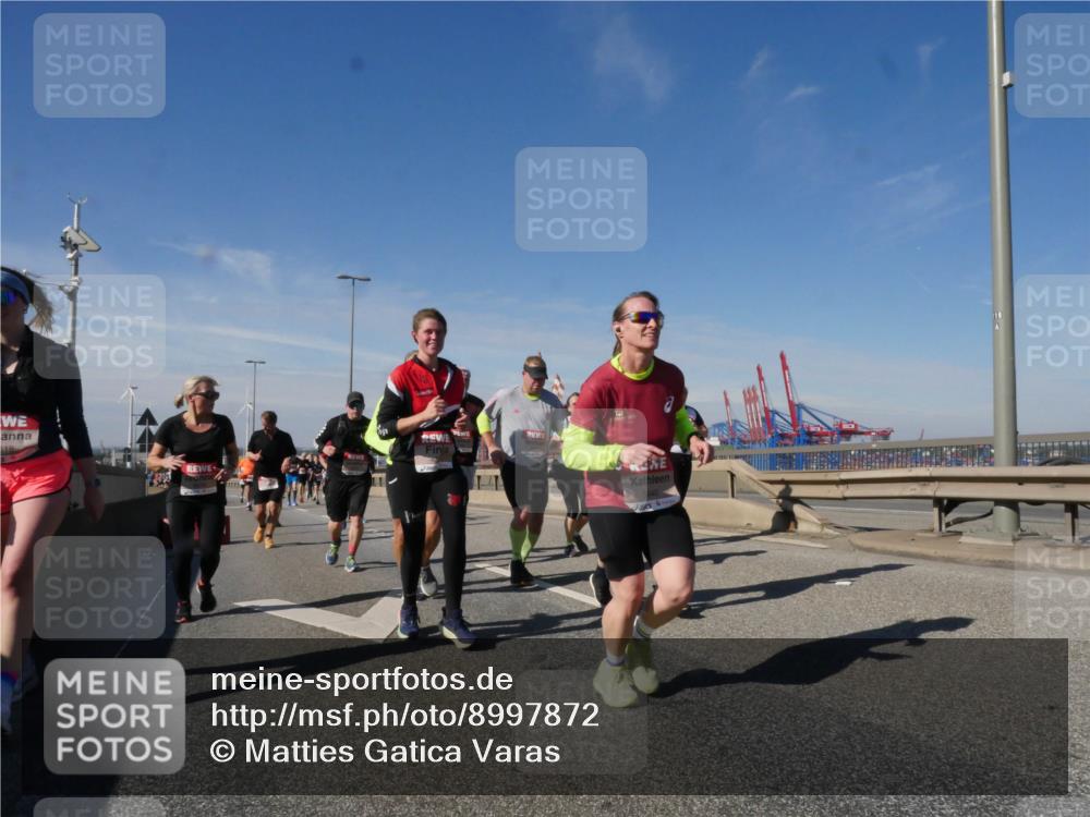 03.10.2025 - Köhlbrandbrückenlauf Matties Gatica Varas http://msf.ph/oto/8997872 03.10.2025 12:49:25 Position 2 318 meine-sportfotos.de