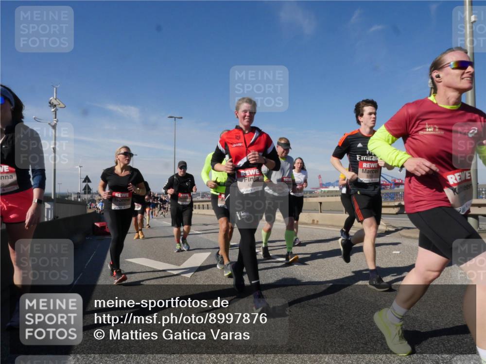 03.10.2025 - Köhlbrandbrückenlauf Matties Gatica Varas http://msf.ph/oto/8997876 03.10.2025 12:49:26 Position 2 43, 576 meine-sportfotos.de