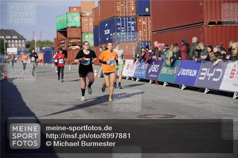 03.10.2025 - Köhlbrandbrückenlauf Michael Burmester http://msf.ph/oto/8997881 03.10.2025 10:02:16 Ziel 1219, 1493, 1776, 1966, 2849, 3224, 3316, 3806 meine-sportfotos.de