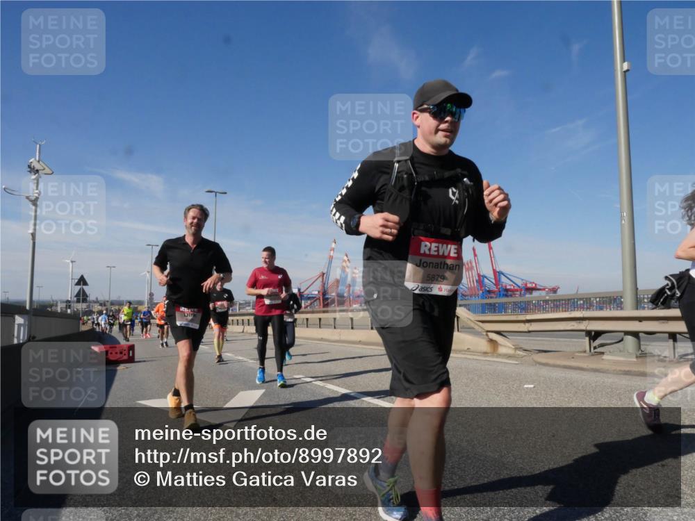 03.10.2025 - Köhlbrandbrückenlauf Matties Gatica Varas http://msf.ph/oto/8997892 03.10.2025 12:49:28 Position 2 5879 meine-sportfotos.de