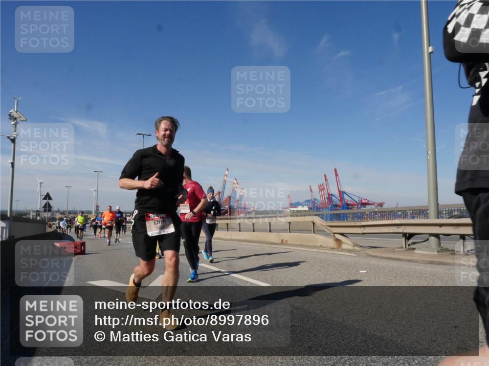 03.10.2025 - Köhlbrandbrückenlauf Matties Gatica Varas http://msf.ph/oto/8997896 03.10.2025 12:49:28 Position 2 6340 meine-sportfotos.de