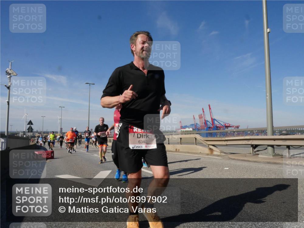 03.10.2025 - Köhlbrandbrückenlauf Matties Gatica Varas http://msf.ph/oto/8997902 03.10.2025 12:49:29 Position 2 6340 meine-sportfotos.de