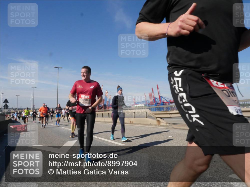 03.10.2025 - Köhlbrandbrückenlauf Matties Gatica Varas http://msf.ph/oto/8997904 03.10.2025 12:49:29 Position 2 110 meine-sportfotos.de